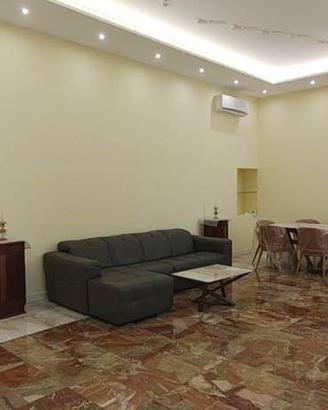 Appartamento di 180 m² con più di 5 locali a Napol