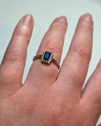 Anello in Argento 925 con Pietra Blu e Zirconi 