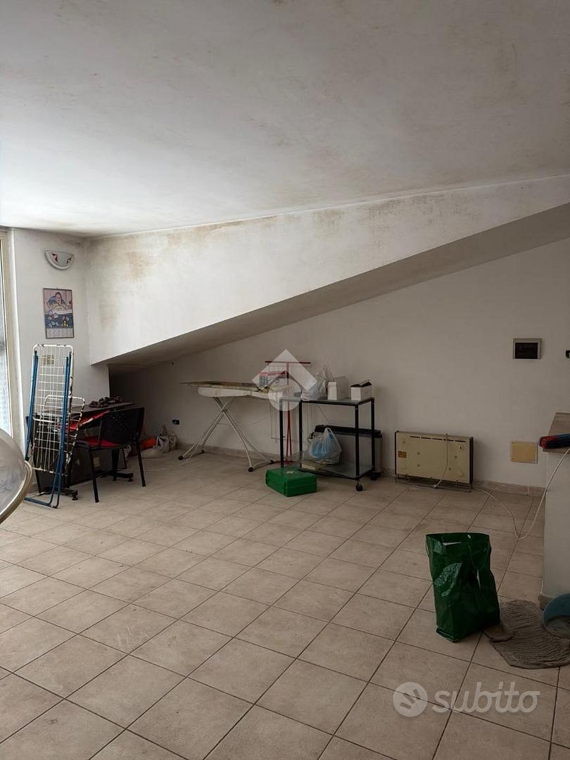 NEGOZIO A CIAMPINO - Altro