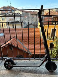 Monopattino Elettrico Ninebot KickScooter E22E - C