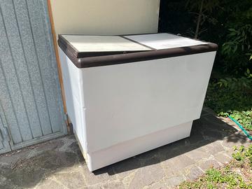Freezer a pozzetto