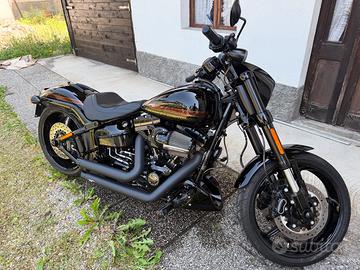 Harley Davidson breakout prostreet C.V.O.