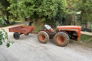 Trattore 4x4 e attrezzi