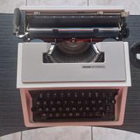 Macchina da scrivere Olivetti Lettera 27 usata.