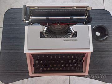 Macchina da scrivere Olivetti Lettera 27 usata.