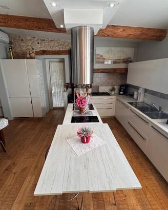 Villetta a schiera di 373 m² con più di 5 locali e