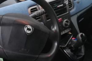 Auto lancia y buone condizioni