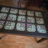 Tavolo vintage in legno massello con piastrelle 