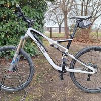 Specialized street jump