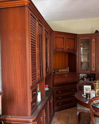 Sala con tavolo e mobile anni 50/60