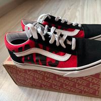 Vans old skool basse con scritta nera e rossa n.36