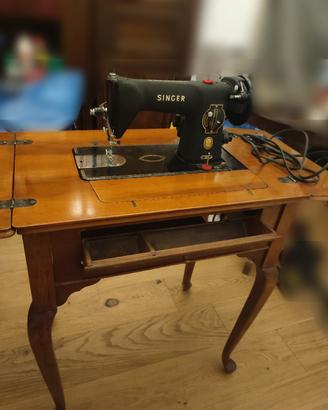 Singer 15M d'epoca con mobile originale in radica