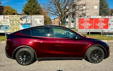 Tesla Model Y long Range AWD - Midnight Chery Red