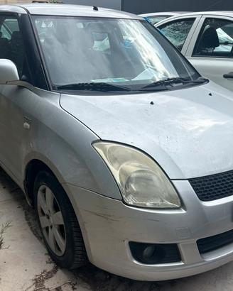 SUZUKI SWIFT per ricambi usati