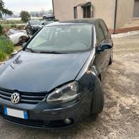 Volkswagen Golf V 2004 - affidabile e pronta allus