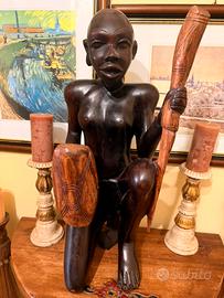 Scultura africana in legno massiccio