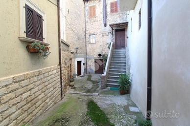 3 LOCALI A TORRICELLA IN SABINA