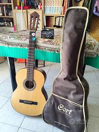 Chitarra acustica cort