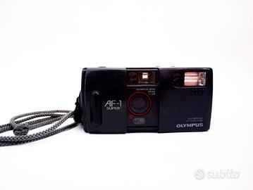 Macchina fotografica analogica a pellicola olympus