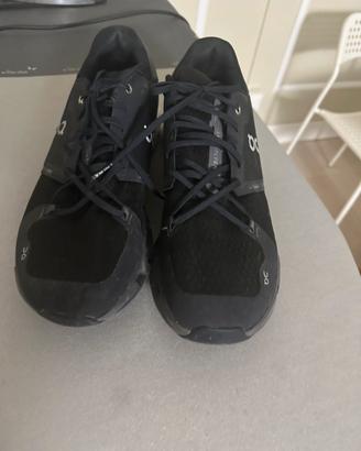 Scarpe on taglia 49