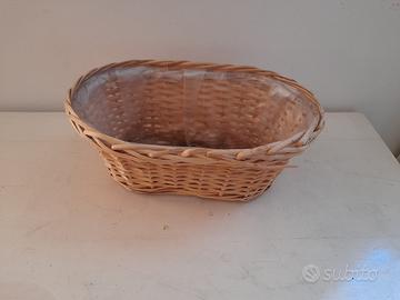 Cesta fioriera in vimini con protezione interna in
