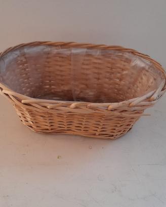 Cesta fioriera in vimini con protezione interna in