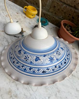 Lampadario in ceramica decorato a mano