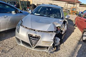 alfa romeo giulietta incidentata