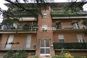 Ultimo Piano Ristrutturato con Terrazzo e Due Matr