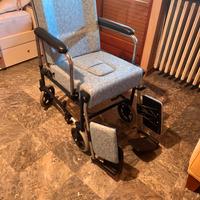 Sedia a rotelle da transito