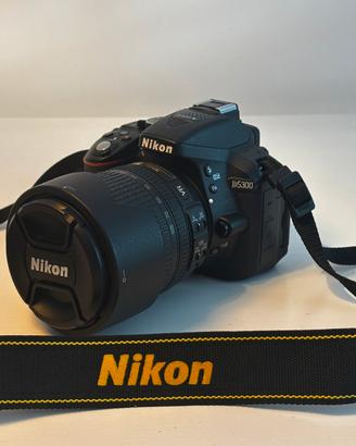 Nikon D5300 + Obiettivo 18-105mm VR +SD Card 128gb