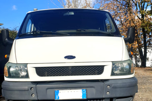 Ford Transit 7 posti - Cassone Fisso