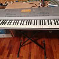Tastiera Sinth Korg IS40 con Sequencer