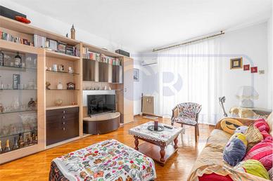 TRILOCALE CON BOX E CANTINA