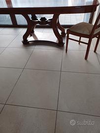 tavolo da pranzo e sedie