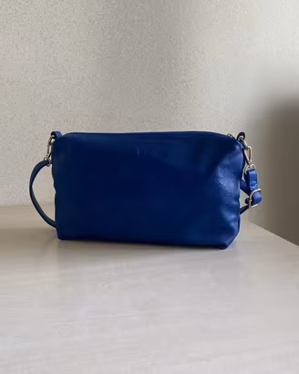 Borsetta con tracolla in blu elettrico
