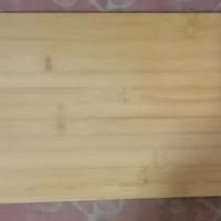 Vassoio in legno rettangolare con piedini