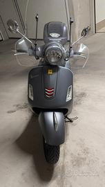 🛵 Piaggio Vespa 300 GTS Super grigio ABS / ASR