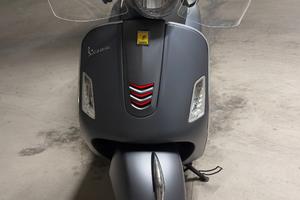 🛵 Piaggio Vespa 300 GTS Super grigio ABS / ASR