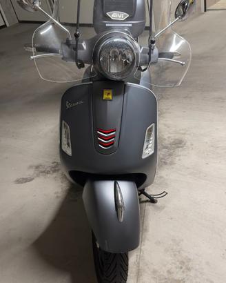 🛵 Piaggio Vespa 300 GTS Super grigio ABS / ASR