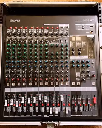 Mixer Ibrido Yamaha MGP16X +  Flight Case