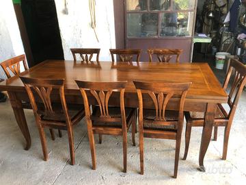 Tavolo allungabile in noce con 8 sedie