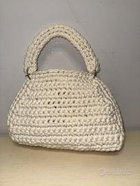 Borsa fatta a mano all’uncinetto