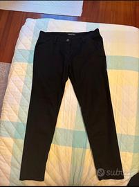 Pantaloni neri