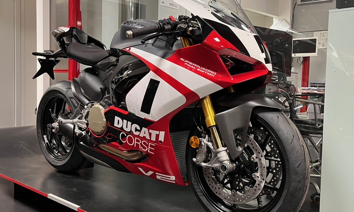 Ducati Panigale V2 Superquadra Fin Edition 2025