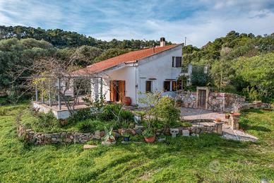 Villino vista mare nella campagna di carloforte