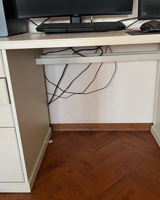 Scrivania Ikea poltroncina ikea