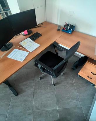 Scrivanie da ufficio a 5€ /cad Ritiro a vs carico
