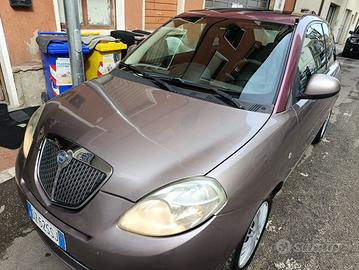Lancia y 1300 mij allestimento versus