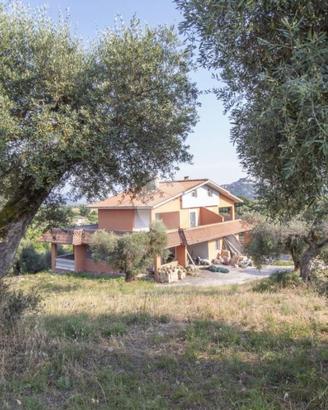 VILLA SINGOLA A PALOMBARA SABINA
